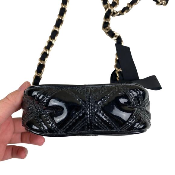 Talbots Black Quilted Leather Crossbody Bag Gold Chain Strap Bow Patent Finish - Picture 3 of 9